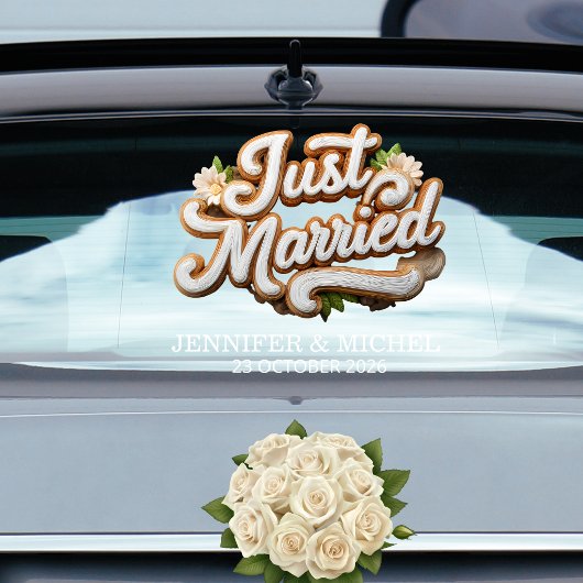Just Marriedと書かれた白金のスクリプトが、結婚式の車に飾られている ウィンドウサイン