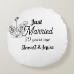 Just married 50 year ago wedding anniversary ラウンドクッション<br><div class="desc">Just married 50 years ago personalized 50th wedding Anniversary simple couple round pillow. . Perfect gift for married couple who are celebrating 50 years together married.</div>