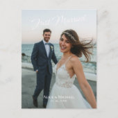 Just Married Modern Wedding Photo Announcement ポストカード (正面)