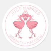 Just Married Pink Flamingos Tropical Beach Wedding ラウンドシール (正面)