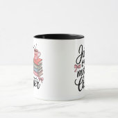 Just One More Chapter – Cozy Bookworm Design マグカップ (中央)