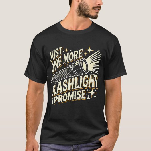 Just One More Flashlight I Promise Funny Flashligh Tシャツ (正面)