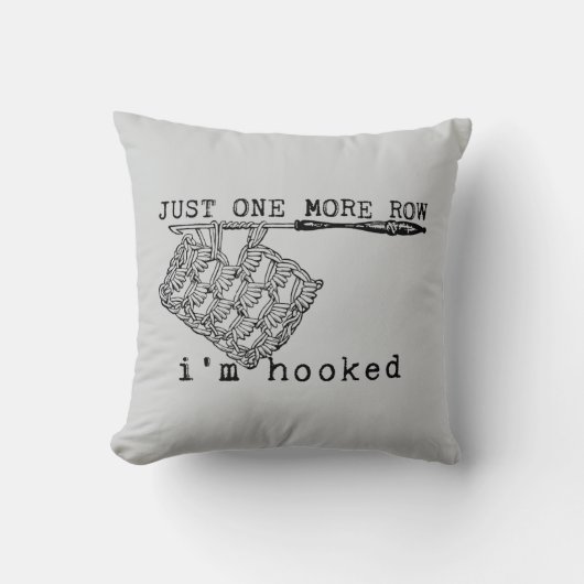 Just One More Row I'm Hooked Crochet Hook and Yarn クッション (正面)
