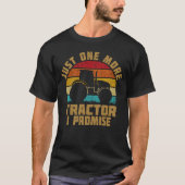 Just One More Tractor I Promise おもしろい農家 Tシャツ (正面)