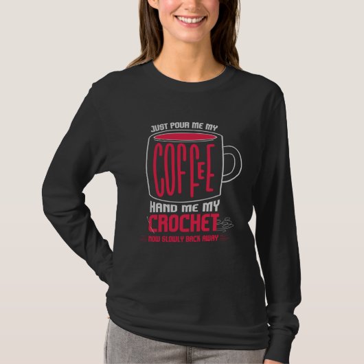 Just Pour Me Coffee Hand Me My Crochet I Crochetin Tシャツ (正面)