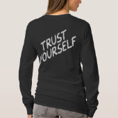 Just Trust - シンプルなポジティブデザイン Tシャツ (裏面)