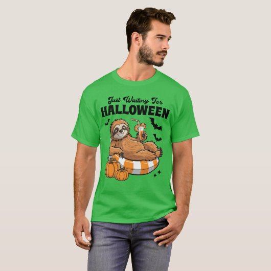 Just Waiting For Halloween Cute Lazy Sloth Hallowe Tシャツ (正面フル)