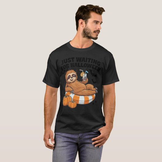 Just Waiting For Halloween Cute Lazy Sloth Hallowe Tシャツ (正面フル)