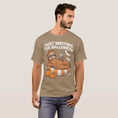 Just Waiting For Halloween Cute Lazy Sloth Hallowe Tシャツ (正面フル)