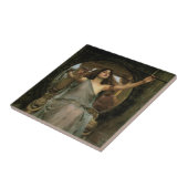 JWウォーターハウスでユリシーズにカップを提供するサーチェ タイル (側面)