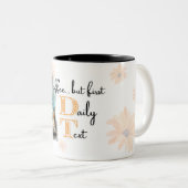 JW「コーヒー…しかし、最初のデイリー文字」マグカップ ツートーンマグカップ (正面右)