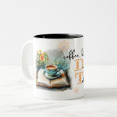 JW「コーヒー…しかし、最初のデイリー文字」マグカップ ツートーンマグカップ (正面左)