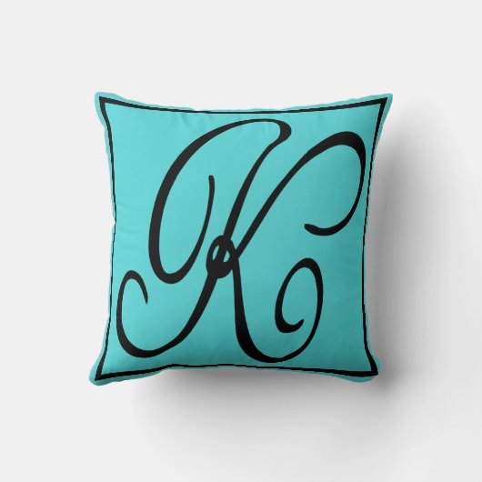 Kの最初の枕-水の背景の手紙K クッション (裏面)