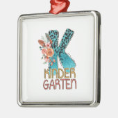 Kキンデルガーテン先生 メタルオーナメント (左)