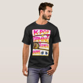 Kゲームポップ・アートのラーメンのファン Tシャツ (正面フル)
