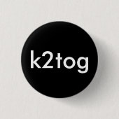 k2tog 缶バッジ (正面)