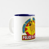 K9ベルギー人のMalinoisのかみ傷 ツートーンマグカップ (正面左)