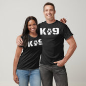 K9将校犬K9部隊警察犬の前足ハンドラー Tシャツ (ユニセックス)
