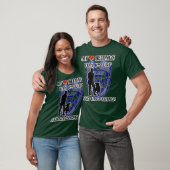 K9警官誇りを持ったの妻 Tシャツ (ユニセックス)