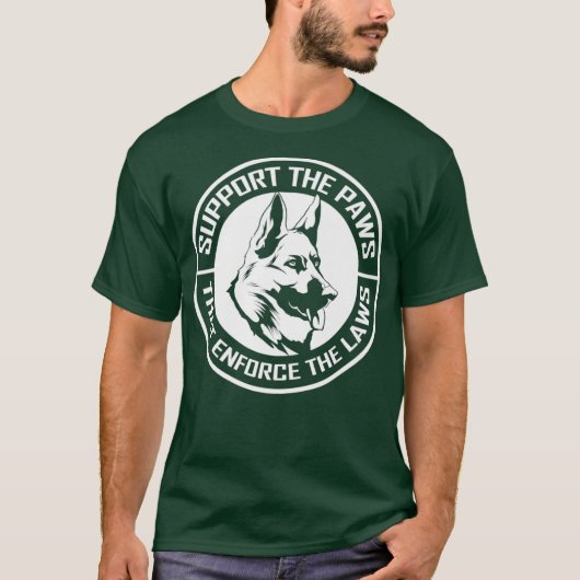 K9警察の犬の将校が前足ドイツ語をサポート Tシャツ (正面)