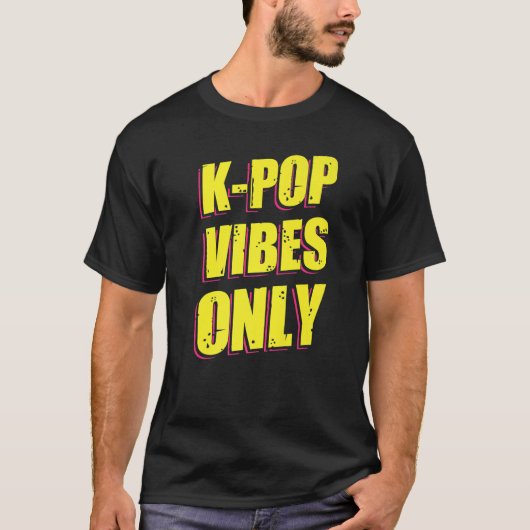 K-ポップ・アートのVibesプレミアム Tシャツ (正面)