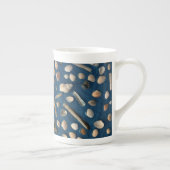 Kaffeetasse mit eigens gestaltetem Muschel Motiv ボーンチャイナマグカップ (右)