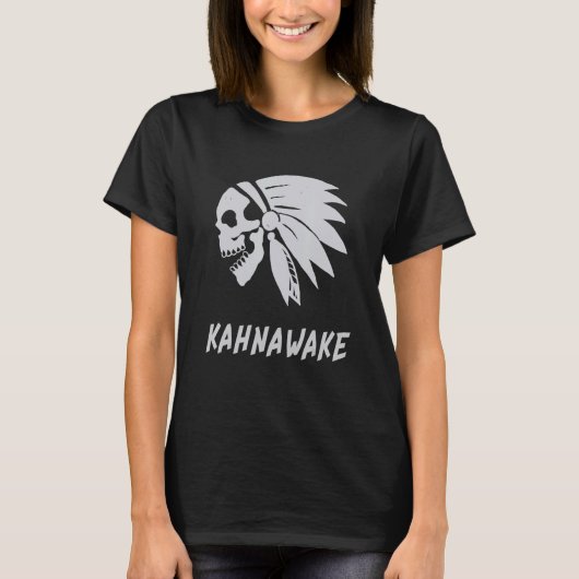 Kahnawake Native American Indian Born Freedom Evil Tシャツ (正面)