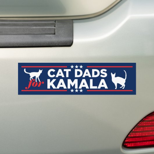 Kamala 2024の猫パパ バンパーステッカー (車上)