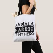 Kamala Harrisは私のヒーロー – 社長2024 トートバッグ (クローズアップ)