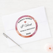 Kamala Harrisステッカー。サークル.ピンク色。 ラウンドシール (封筒)