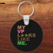 Kamala Harris社長My VpはMelaniに似ている キーホルダー (正面)