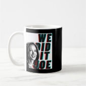 Kamala Harris &#'；私たちはJoe&#デザインを行ったモダン コーヒーマグカップ (左)