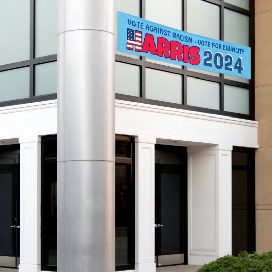 Kamala Harris 2024人種差別バナーに対する投票 横断幕 (ビルの外側)