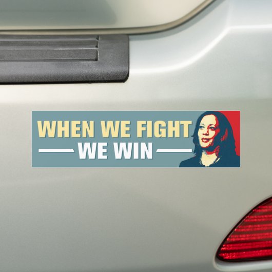 Kamala Harris 2024我々が勝つ戦いの時 バンパーステッカー (車上)