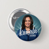Kamala Harris 2024 – スクリプト名の青いティール（緑がかった色） 缶バッジ (正面&裏面)