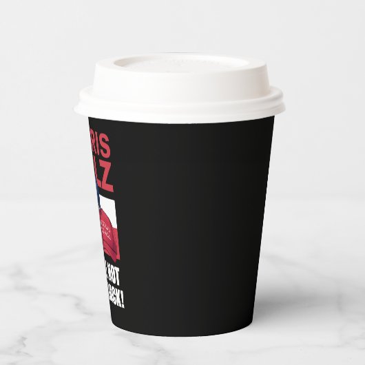 Kamala Harris Heel Stepping On Red MAGA Hat 紙コップ (左)