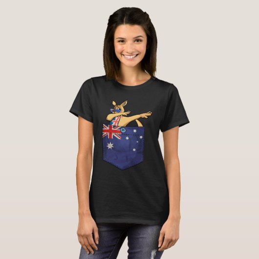 Kangaroo In Your Pocket Australia Flag Australia Tシャツ (正面フル)