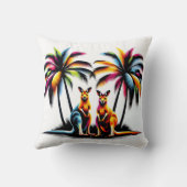 Kängurus unter Palmen in Australien クッション (裏面)