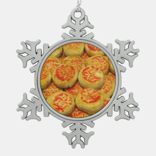 Kanom Pia ขนมเปี๊ยะ ~アジアのお菓子デザート食 スノーフレークピューターオーナメント (正面)