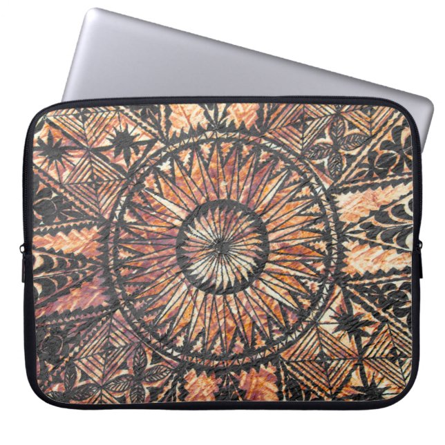 Kapaの初期のなハワイの入れ墨の樹皮布のウェットスーツ ラップトップスリーブ (正面)