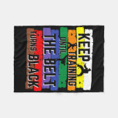 Karate Gifts Keep Training Until The Belt Turns Bl フリースブランケット (正面(横))