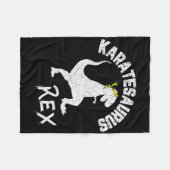Karate Karatesaurus Rex Dinosaur Funny Martial Art フリースブランケット (正面(横))