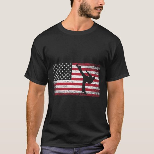 Karate Martial Arts 4th Of July American Flag Usa  Tシャツ (正面)