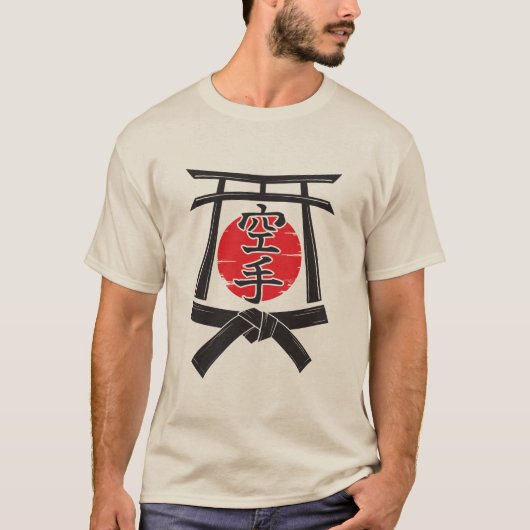 Karate - Torii gate, Sun and Kanji  Tシャツ (正面)