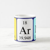 Karlaの周期表の名前のマグ コーヒーマグカップ (中央)