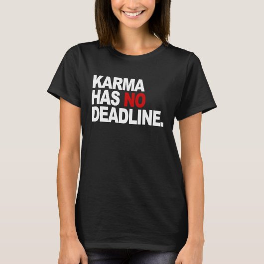 Karma Has No Deadline Karma Saying Tシャツ (正面)