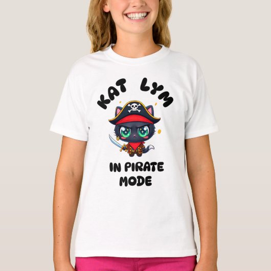 Kat Lym Cute Black Cat Pirate Art Tシャツ (正面)