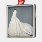 Katharine Worsleyのウェディングドレス メタルオーナメント (左)