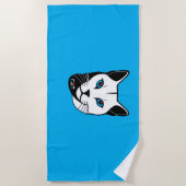 Katzen Kopf in Schwarz-Weiß Blaue Augen + Text ビーチタオル (正面)