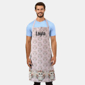 Kawaii Boho Owl Illustration Pink エプロン (着用した状態)